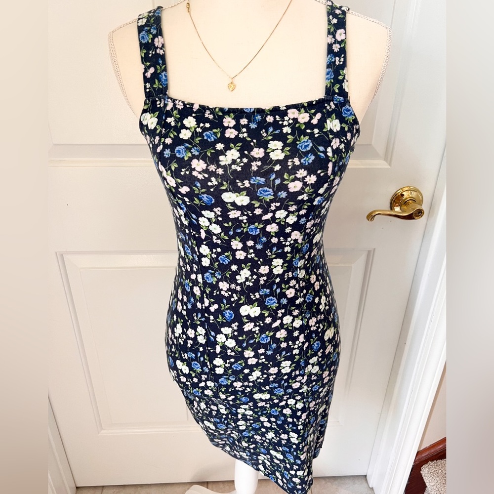 HOLLISTER BODYCON NAVY FLORAL SUNDRESS